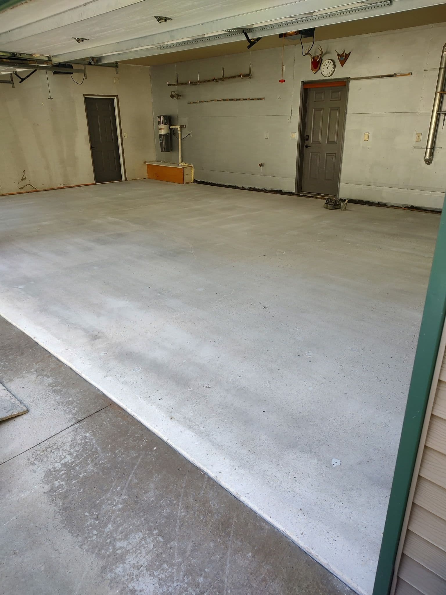 Gallery photos for Garage Floor Coating in Pillager Ditches the Chips for Good: Image #1