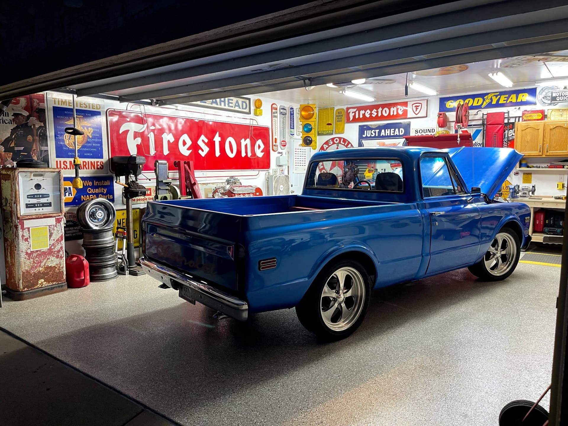 Gallery photos for Pebble Beach Garage Floor Coating That Ties the Whole Space Together: Image #2